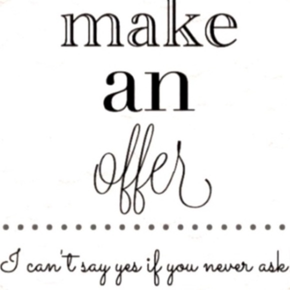 Sale offers are welcome I’m trying to clear out my closet so send an offer - Picture 4 of 8